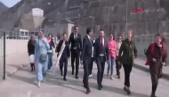 Artvin- Deriner Barajı'nda 'meme kanserinde erken tanı' mesajı