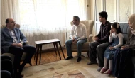 Siyer Yarışması’yla umreye giden aileye Başkan Altay ziyareti