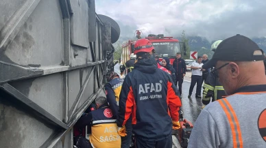 Isparta-Antalya Yolunda Otobüs Devrildi: 1 Ölü, 7 Yaralı