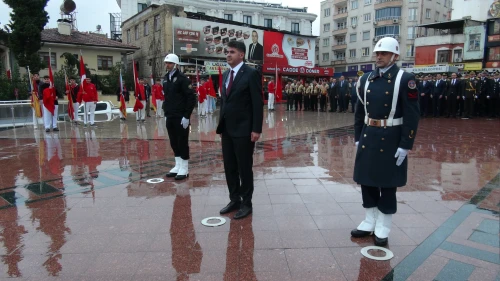 Kilis'te Atatürk için tören düzenlendi