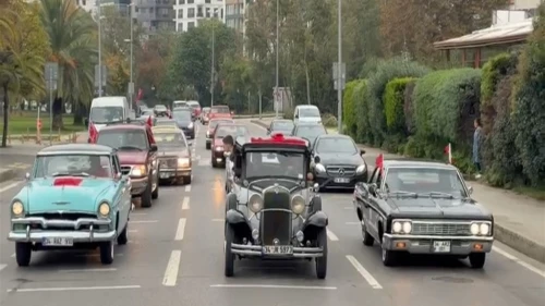 50 Klasik Otomobille 29 Ekim Cumhuriyet Bayramı Konvoyu
