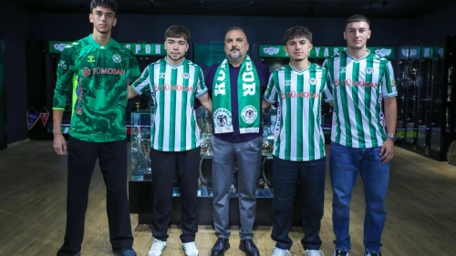 Konyaspor'dan 4 Genç Futbolcuyla Profesyonel Sözleşme!