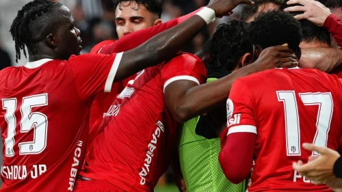 Beşiktaş, Başakşehir’i İkinci Yarıda Yıktı!