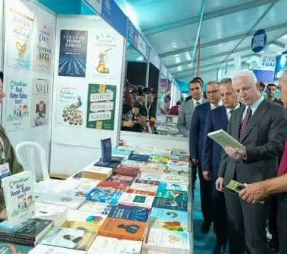 Kitap Fuarında Yazarlar ve Okurlar Söyleşilerde Buluştu