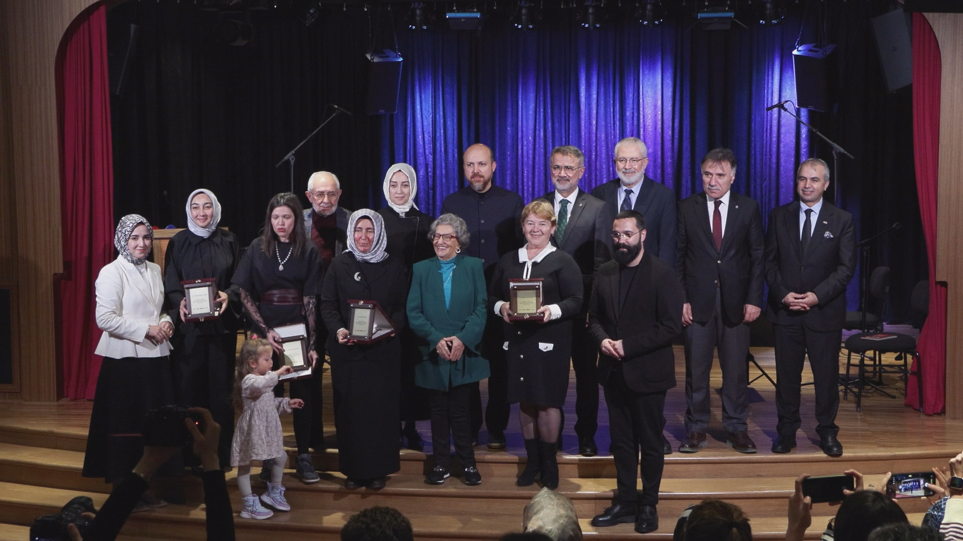 bilal-erdogan-her-bir-cocugumuz-kendi-topragindan-beslenerek-buyusun