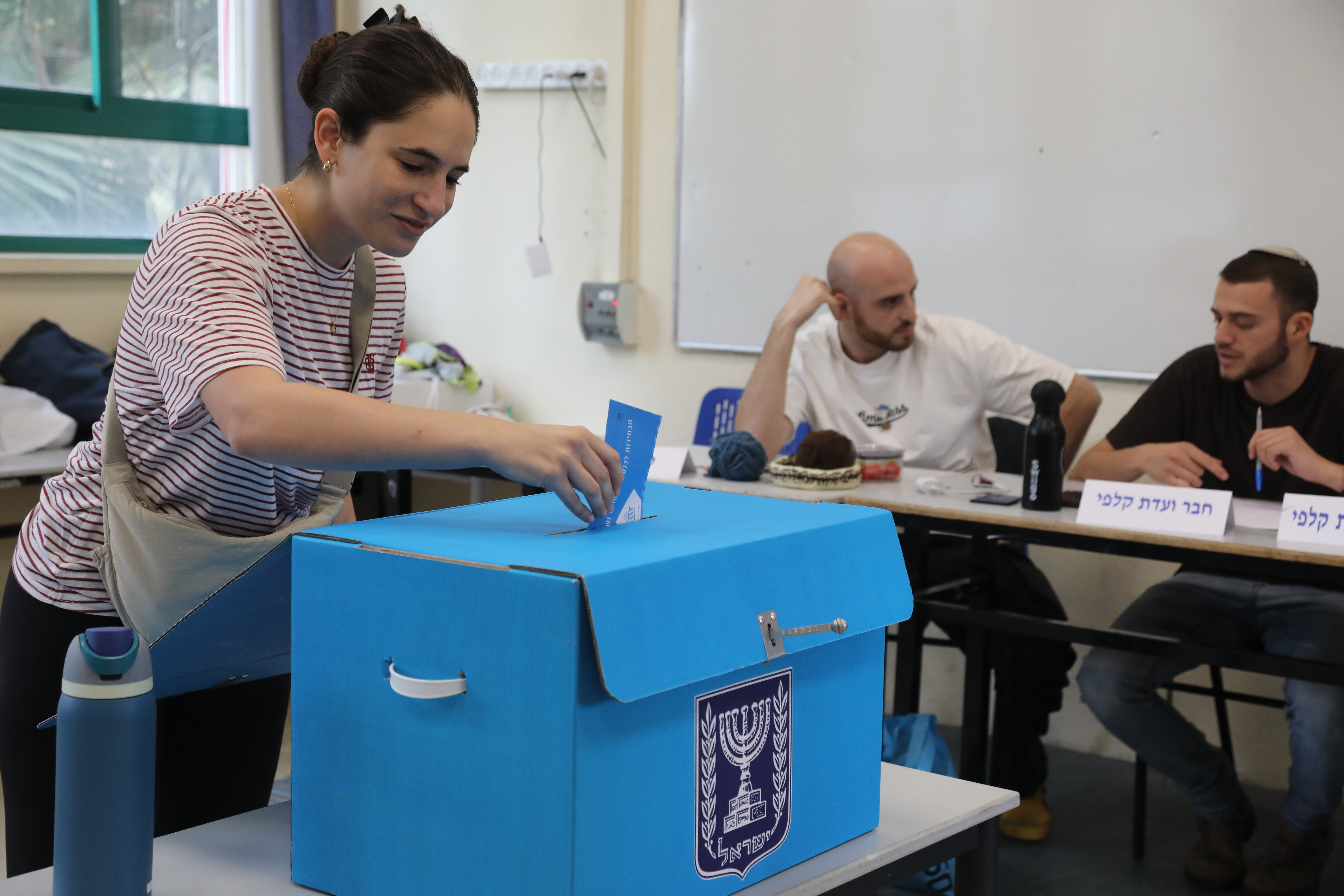 israilde-secimlerde-sandiklarin-yuzde-90indan-fazlasi-acildi-cogunluk-saglanamadi