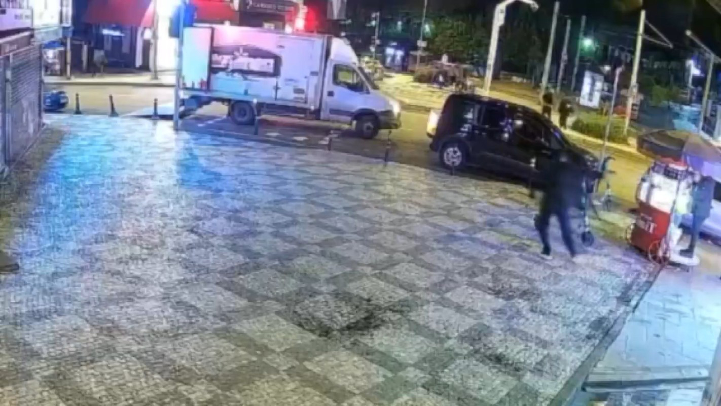 kadikoyde-harac-icin-doviz-burosunu-kursunlayan-supheliler-kamerada-5-gozalti