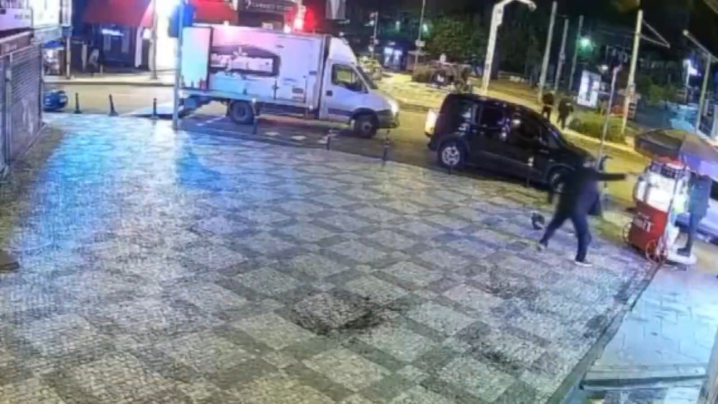 kadikoyde-harac-icin-doviz-burosunu-kursunlayan-supheliler-kamerada-5-gozalti