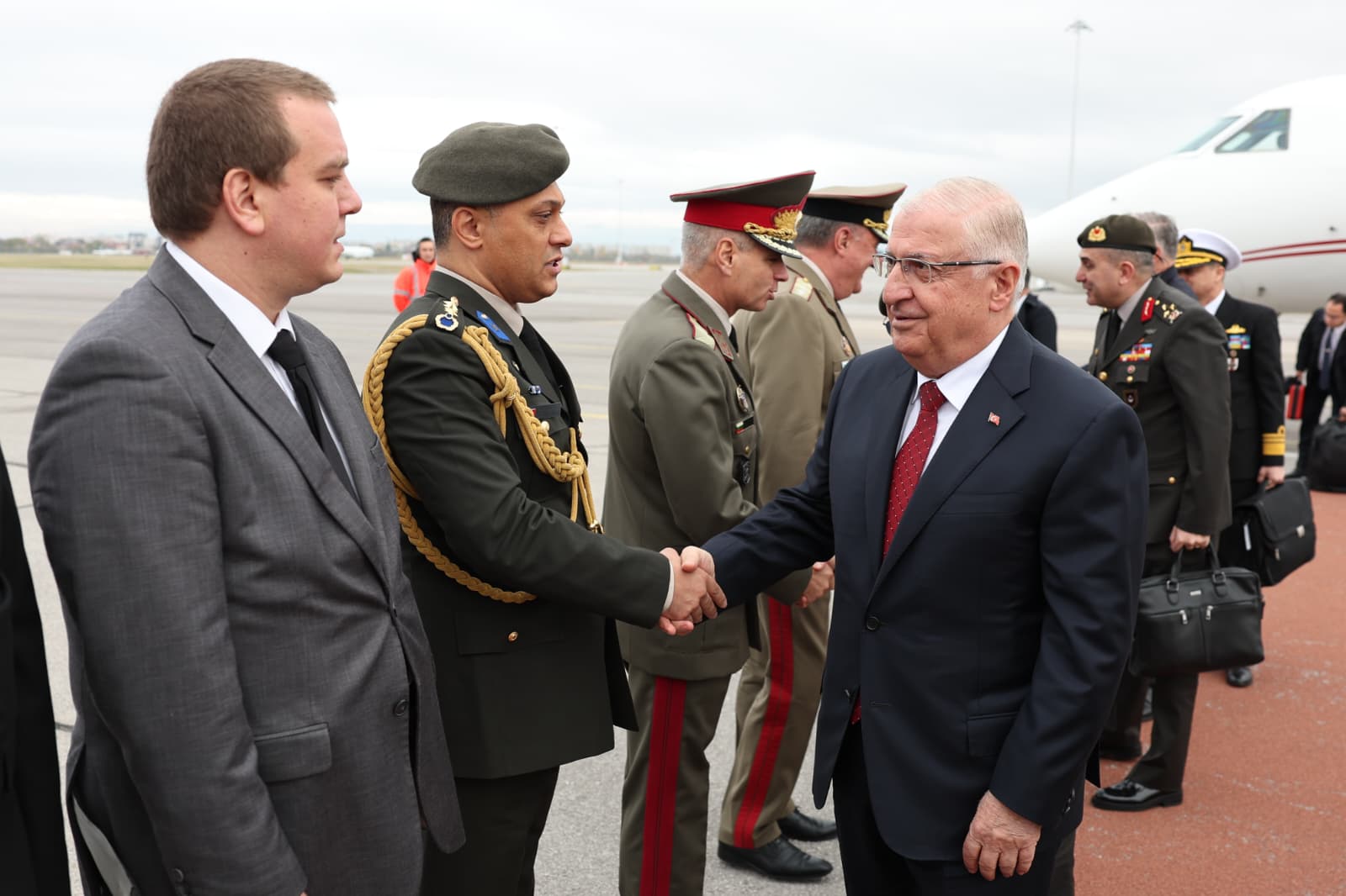 milli-savunma-bakani-yasar-guler-bulgaristanda