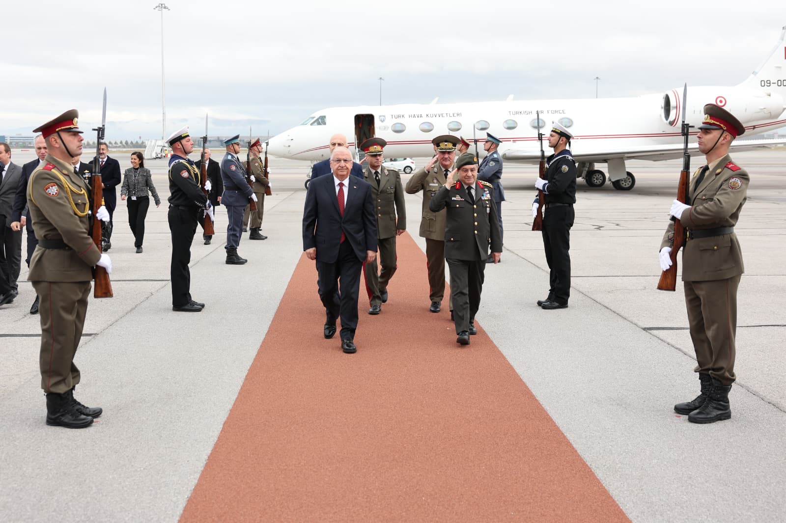 milli-savunma-bakani-yasar-guler-bulgaristanda