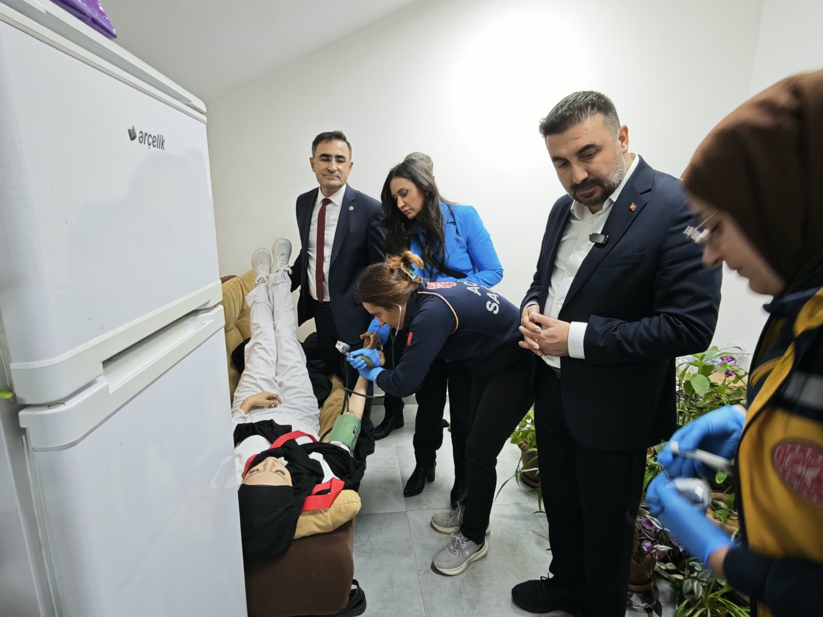 torende-fenalasan-ogrenciye-doktor-olan-milletvekili-ile-il-baskani-mudahale-etti