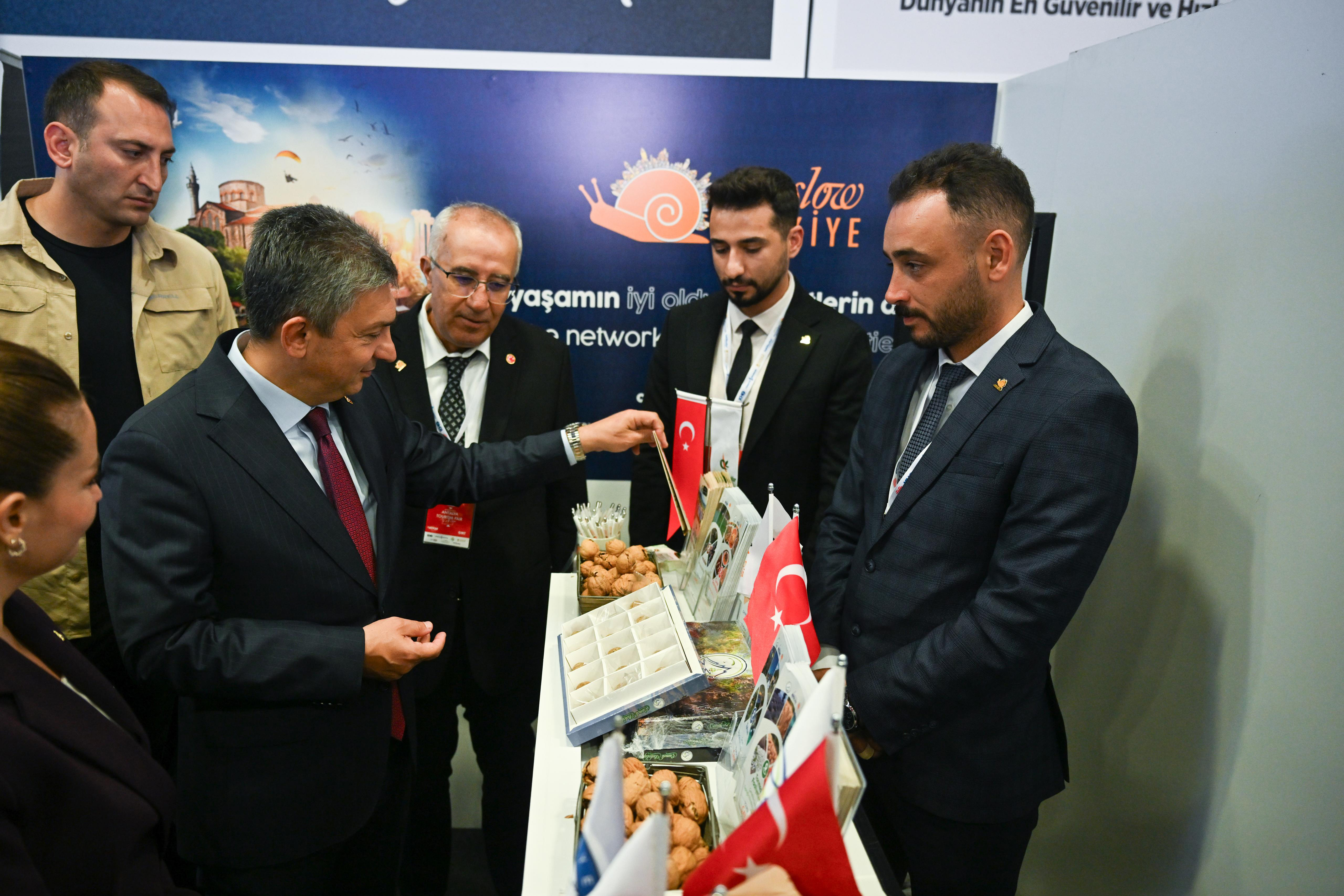 uluslararasi-antalya-turizm-fuari-basladi